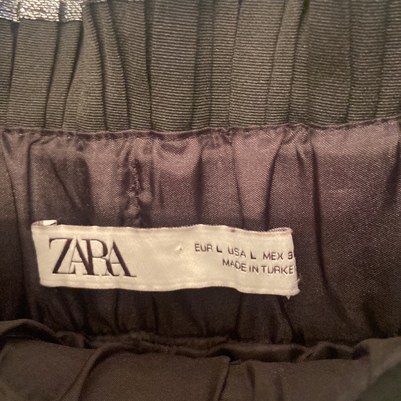 Zara Metallic skirt, with shorts underneath. Worn once, in great condition! - Picture 4 of 7